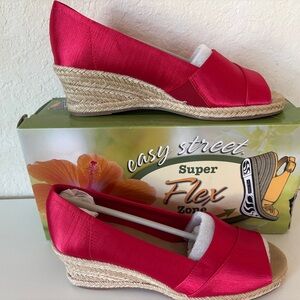 Easy Street Super Flex Zone Red Thai Silk Jasper Wedge Sandals SZ 8.5 M NIB